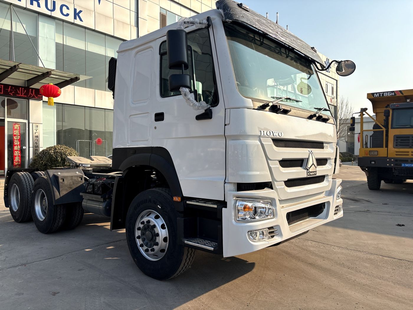 White HOWO 371 6x4 tractor truck, current vehicle photo