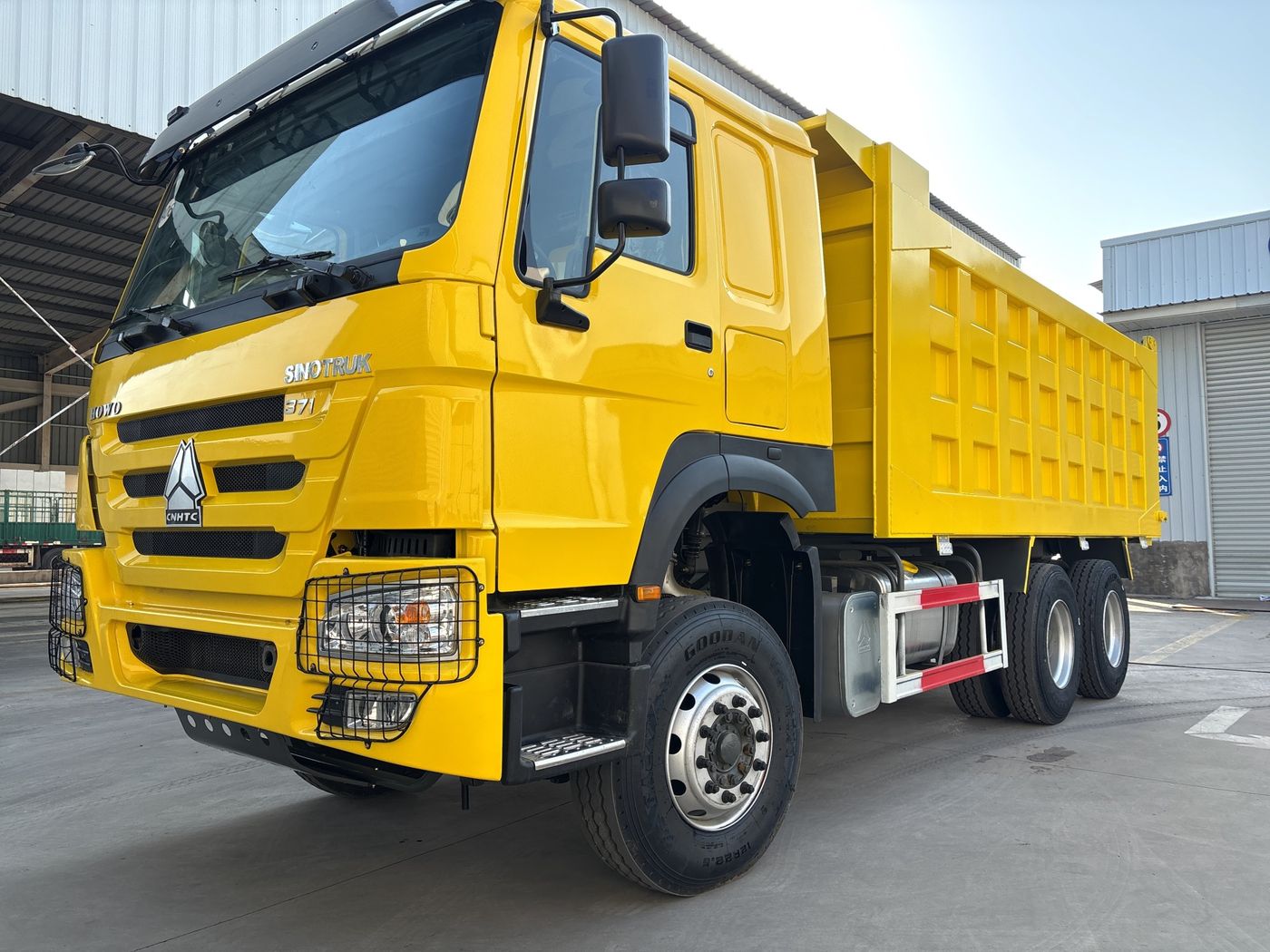 Yellow HOWO 371 6x4 square-box dump truck, current vehicle photo