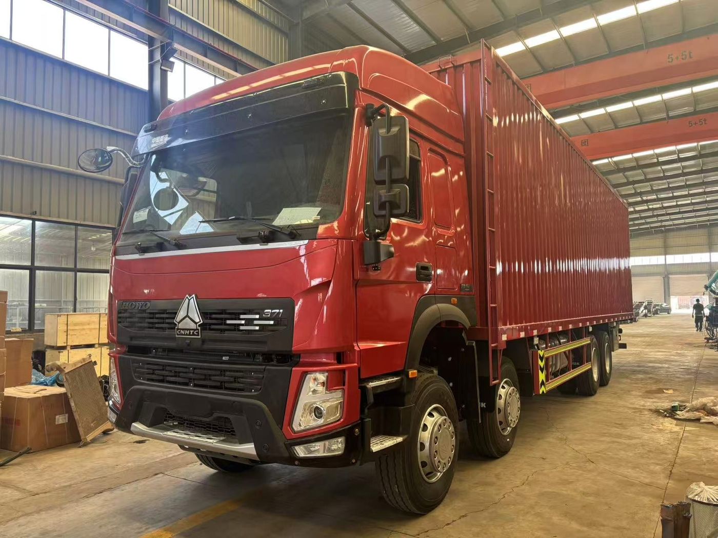 HOWO 8x4 ACE cab box truck, current vehicle photo