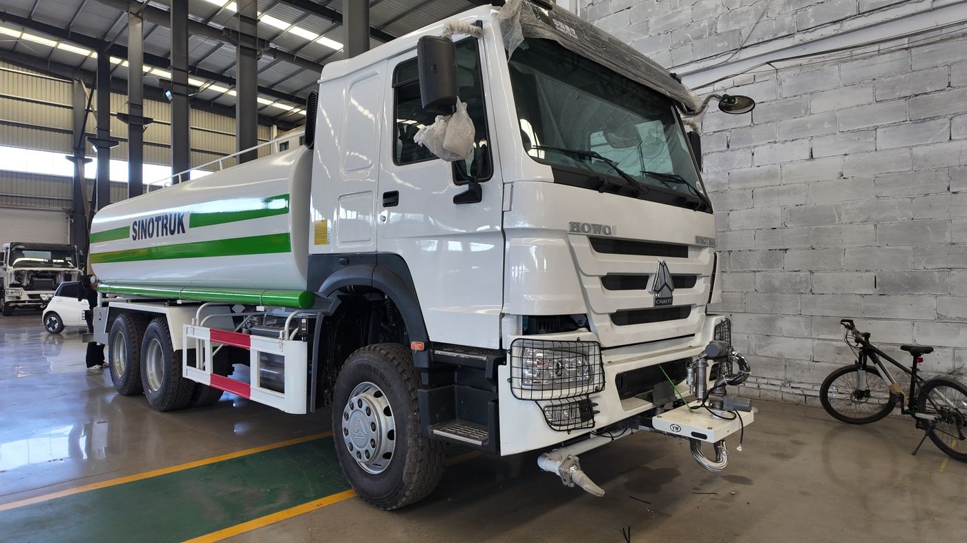 HOWO 6x4 water sprinkler truck with green-striped tank, current vehicle photo