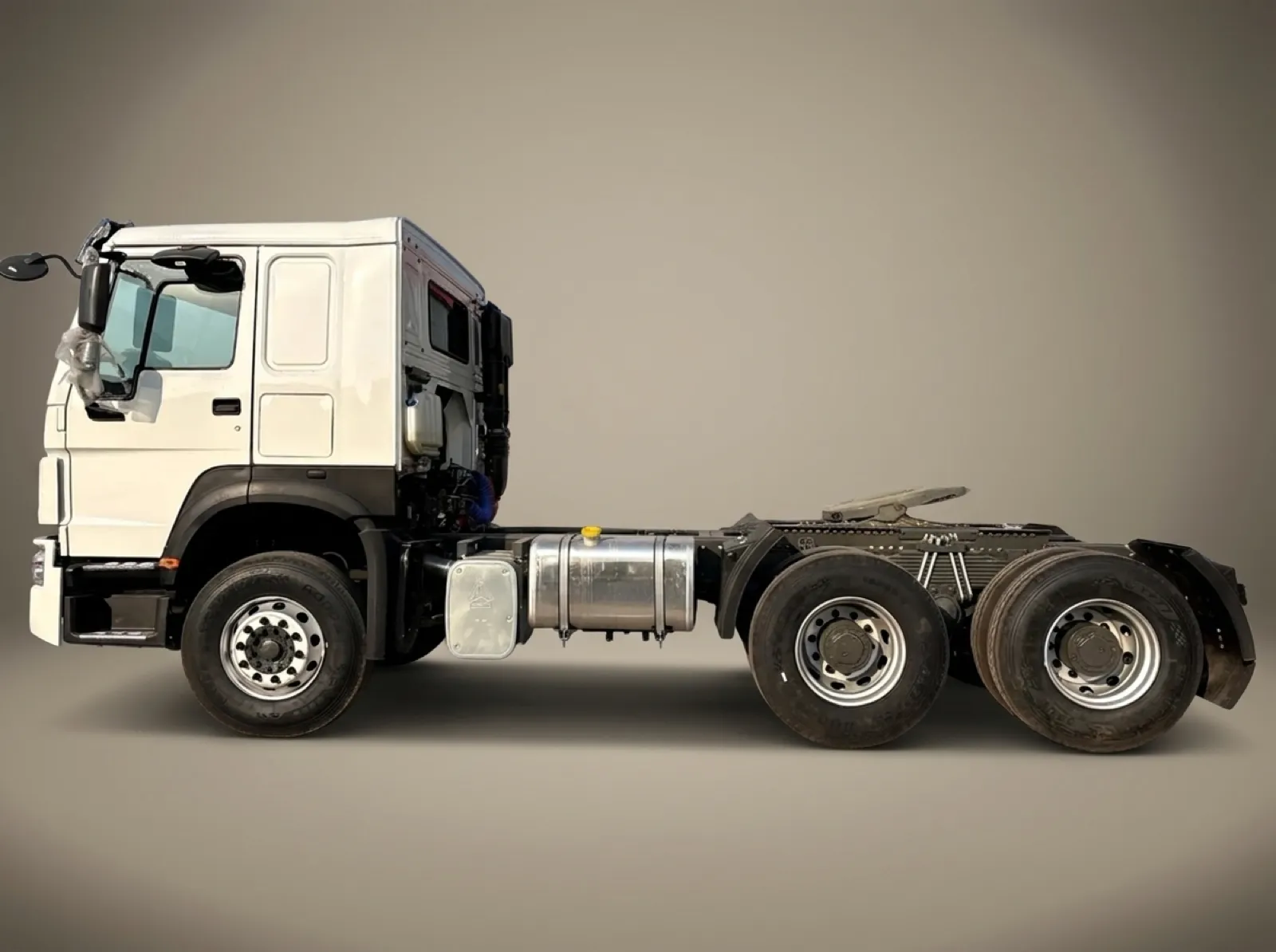 HOWO 371 6×4 Tractor Truck – Side profile at the yard