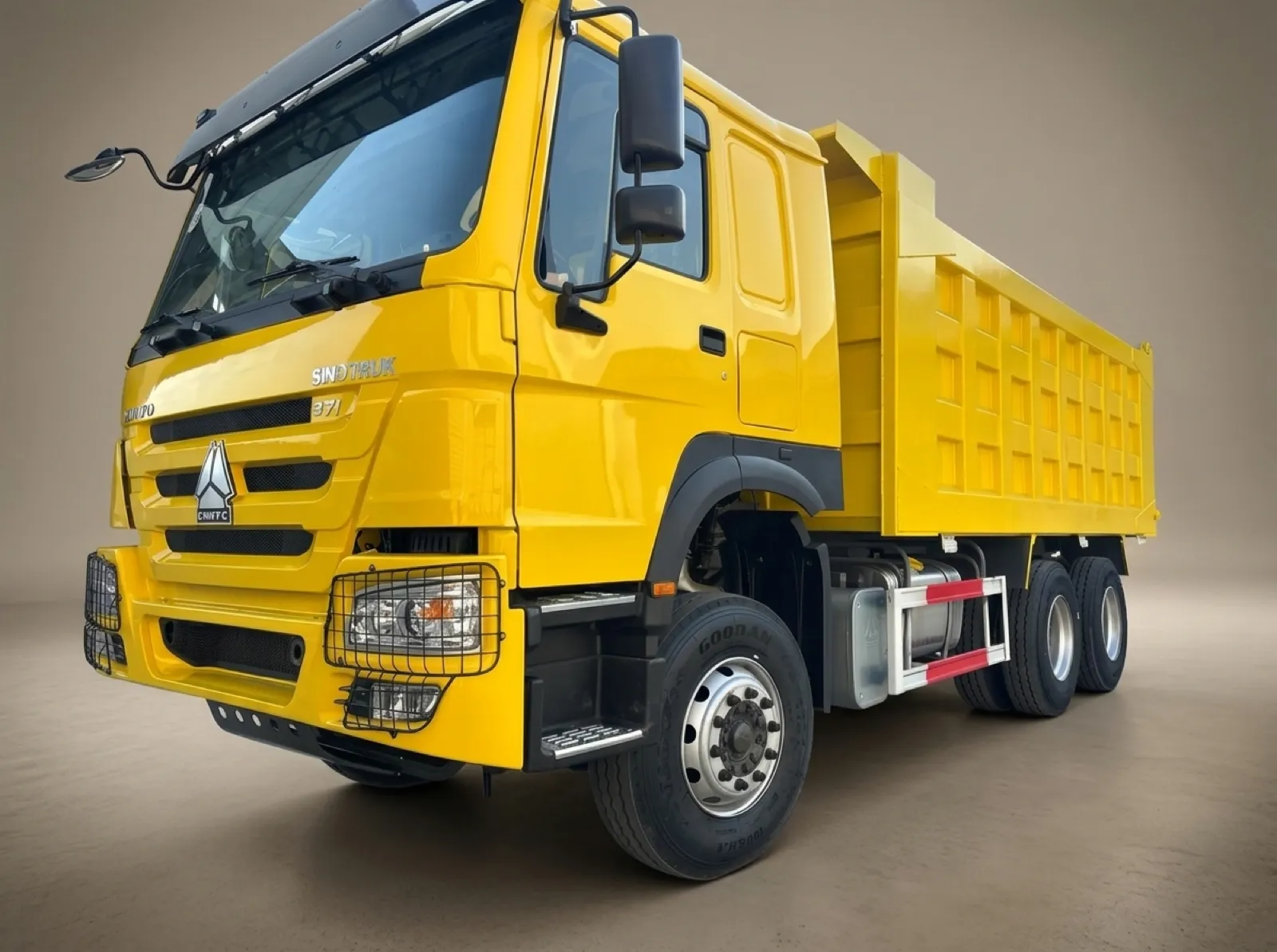 HOWO 371 6×4 Dump Truck (Square Box) – Front three-quarter view