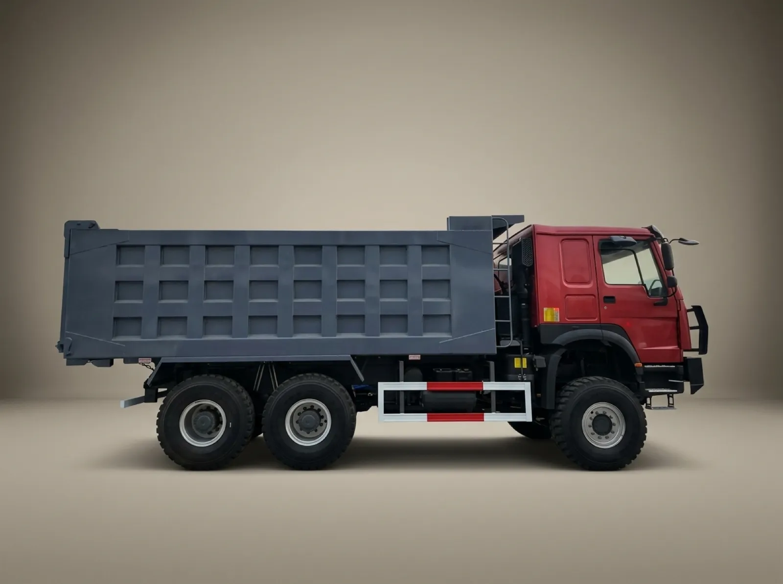 HOWO 6×6 Off-Road Dump Truck – Side view