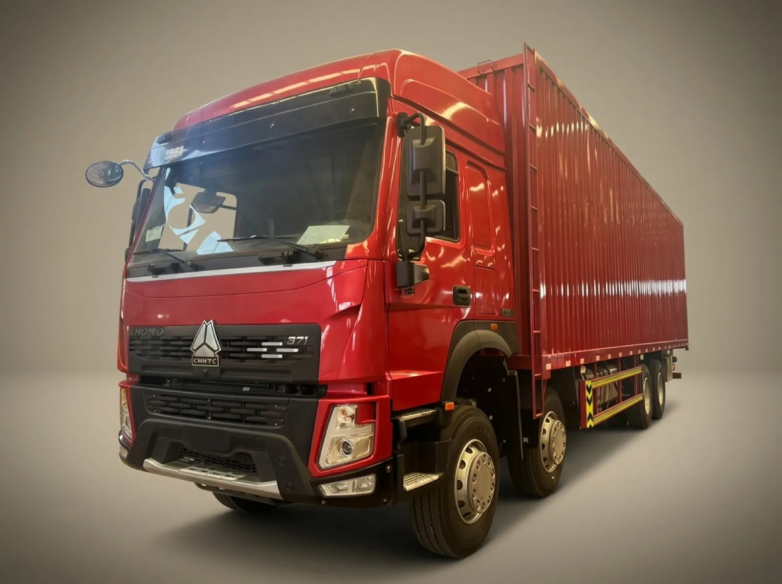 HOWO 8×4 ACE Cab Box Truck – Front view
