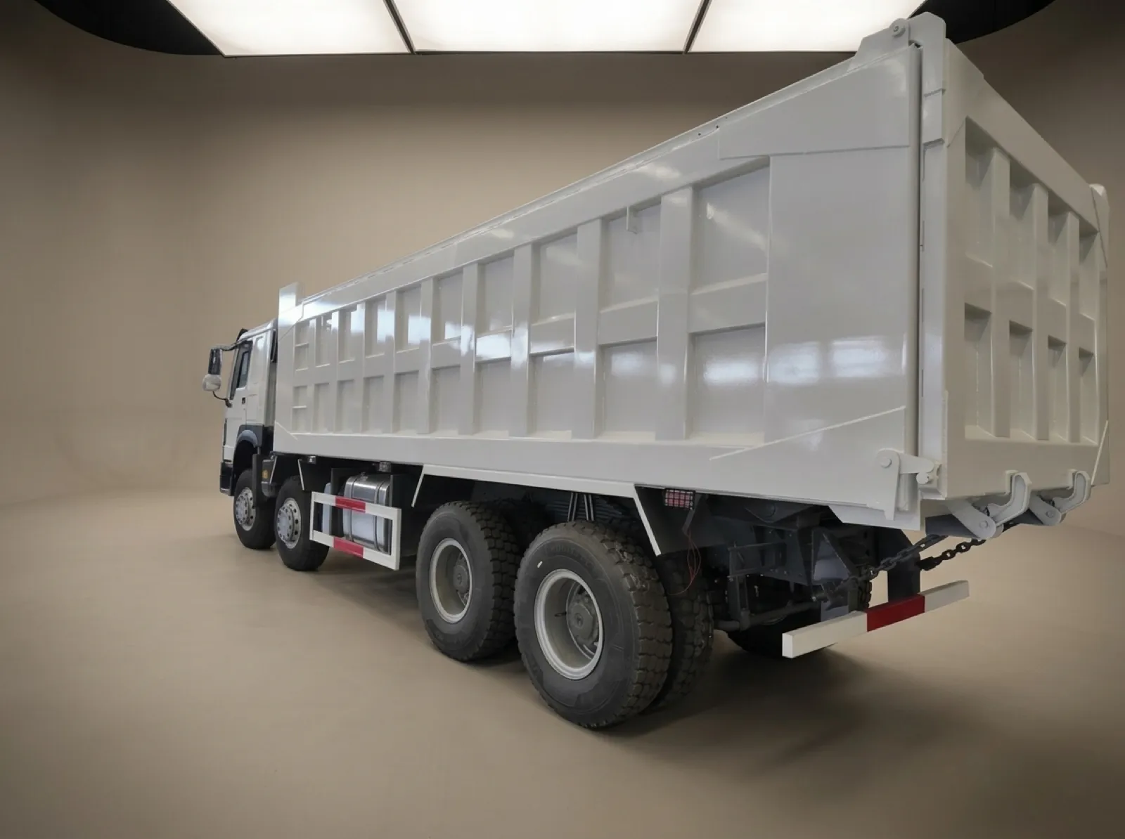 HOWO 371 8×4 Dump Truck – Side cargo body view