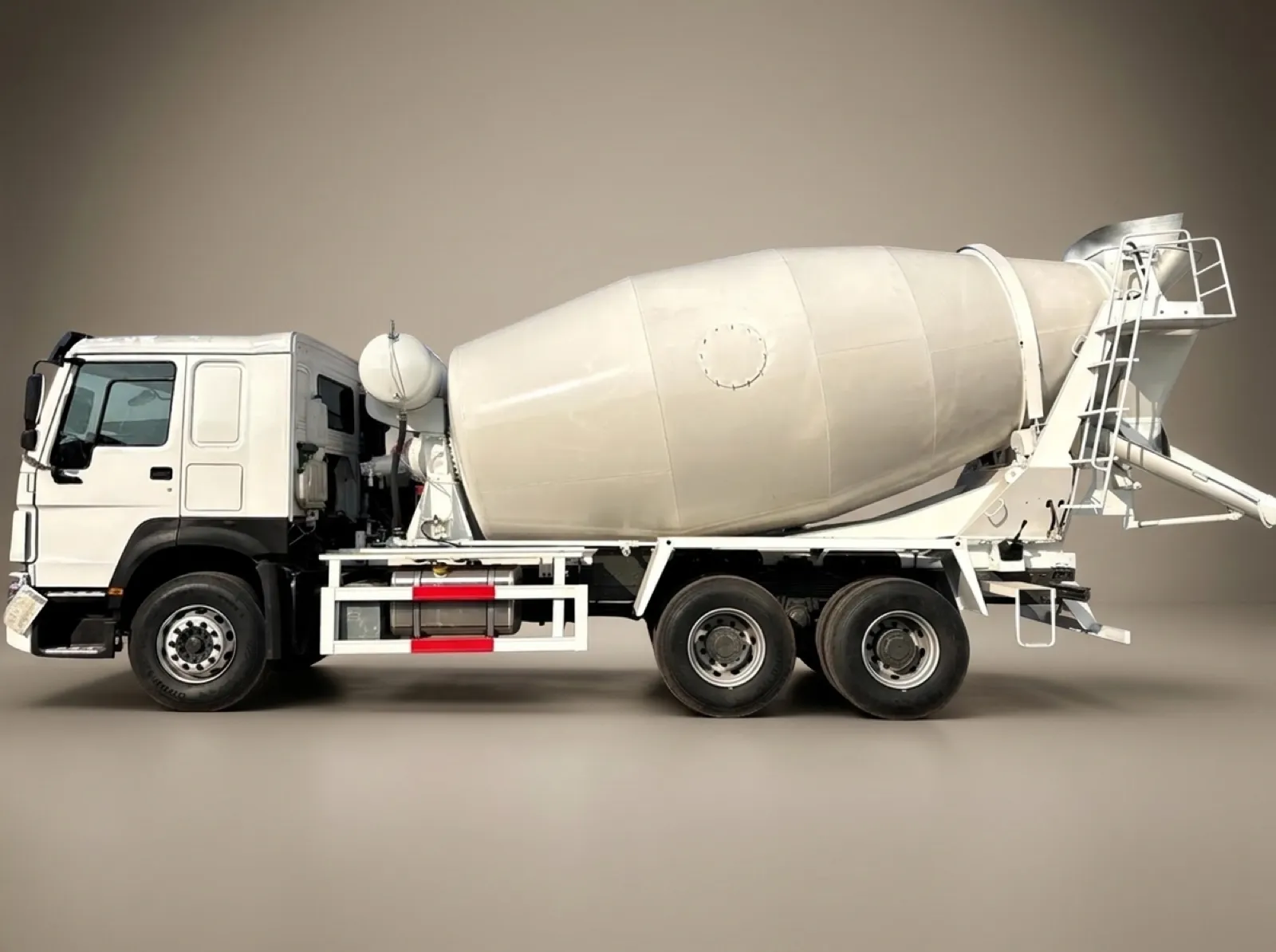 HOWO Concrete Mixer Truck – Side view