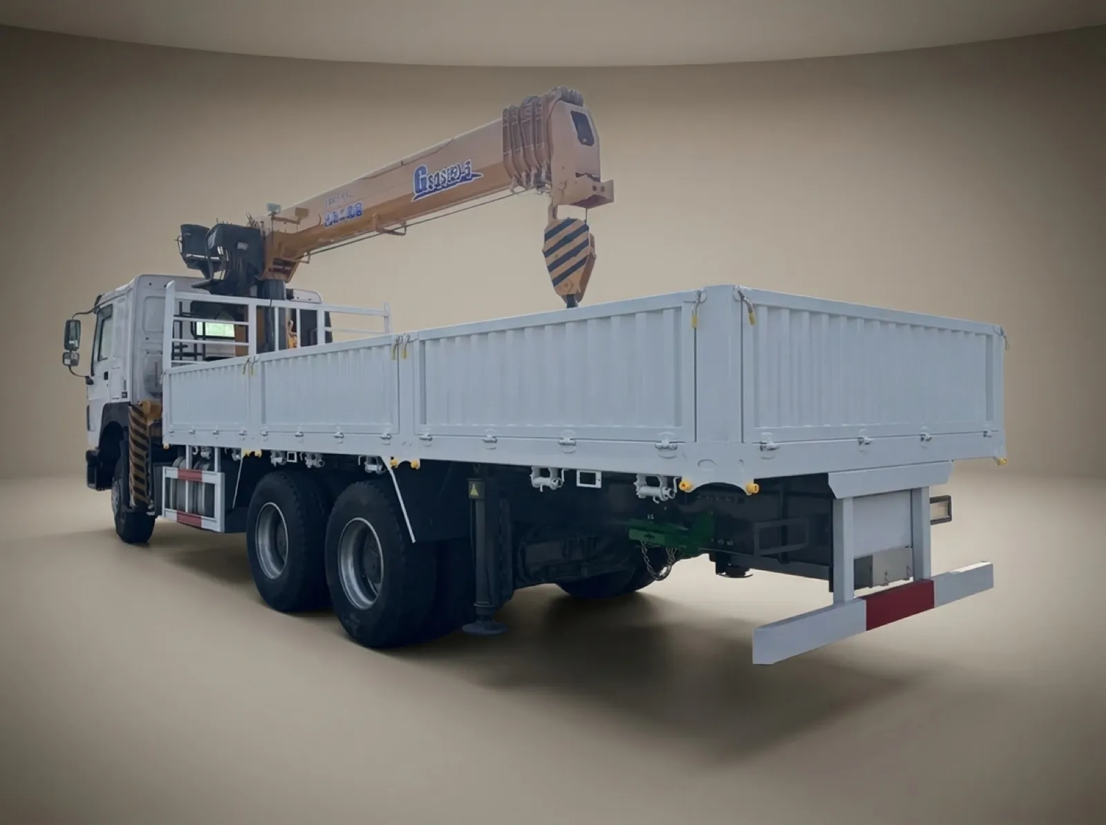 HOWO 6×4 Truck-Mounted Crane – Crane and cargo bed
