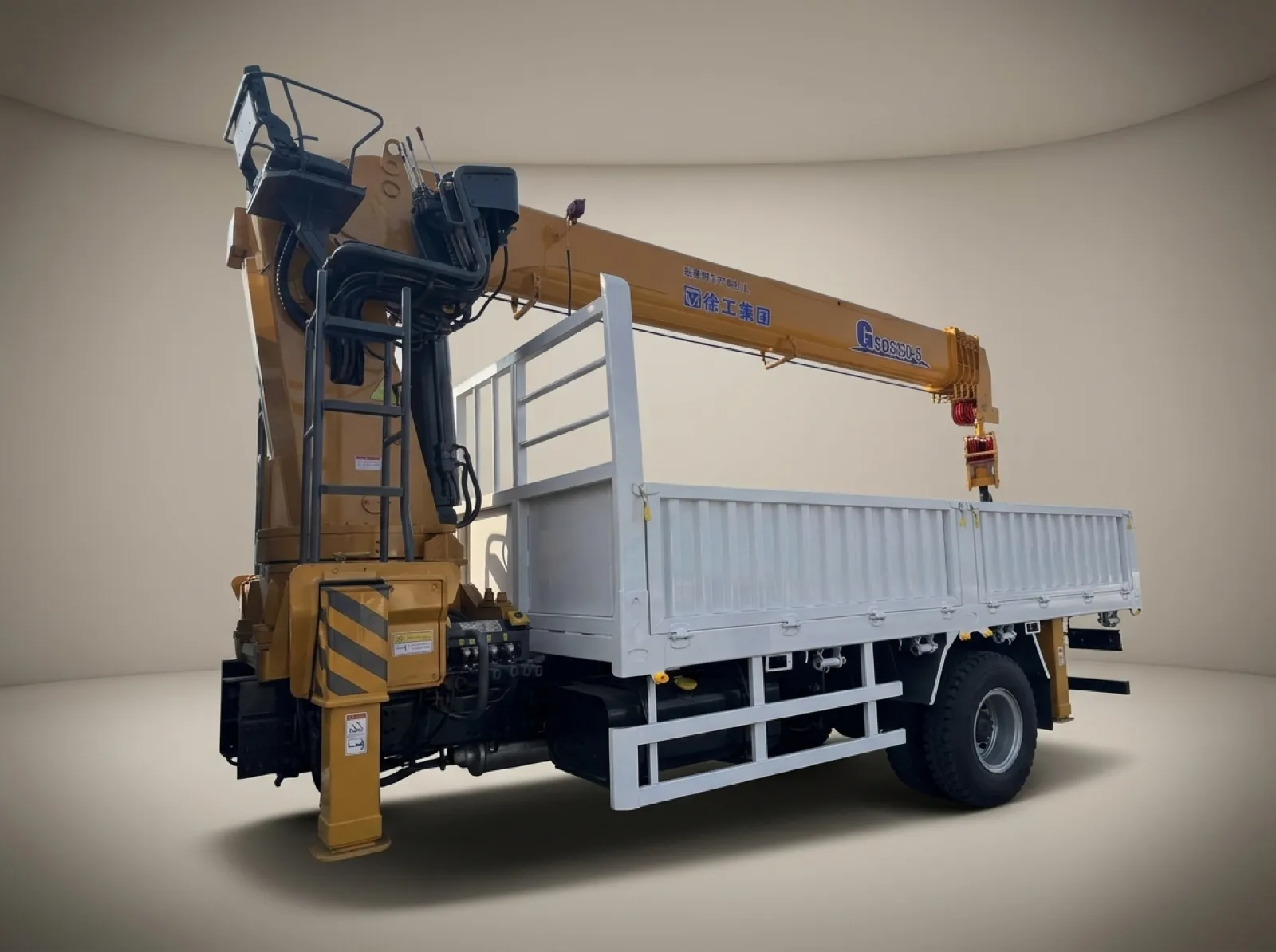 HOWO 6×4 Truck-Mounted Crane – Crane boom detail