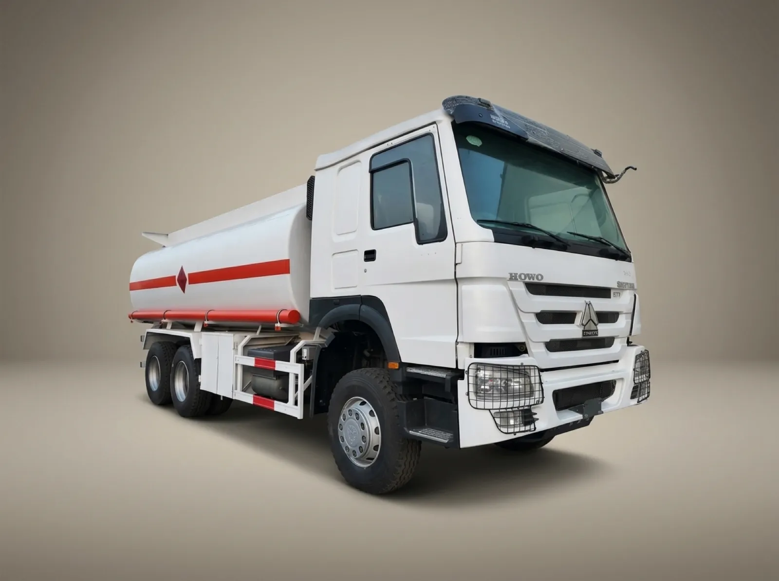 HOWO 6×4 Fuel Tanker Truck – Front three-quarter view