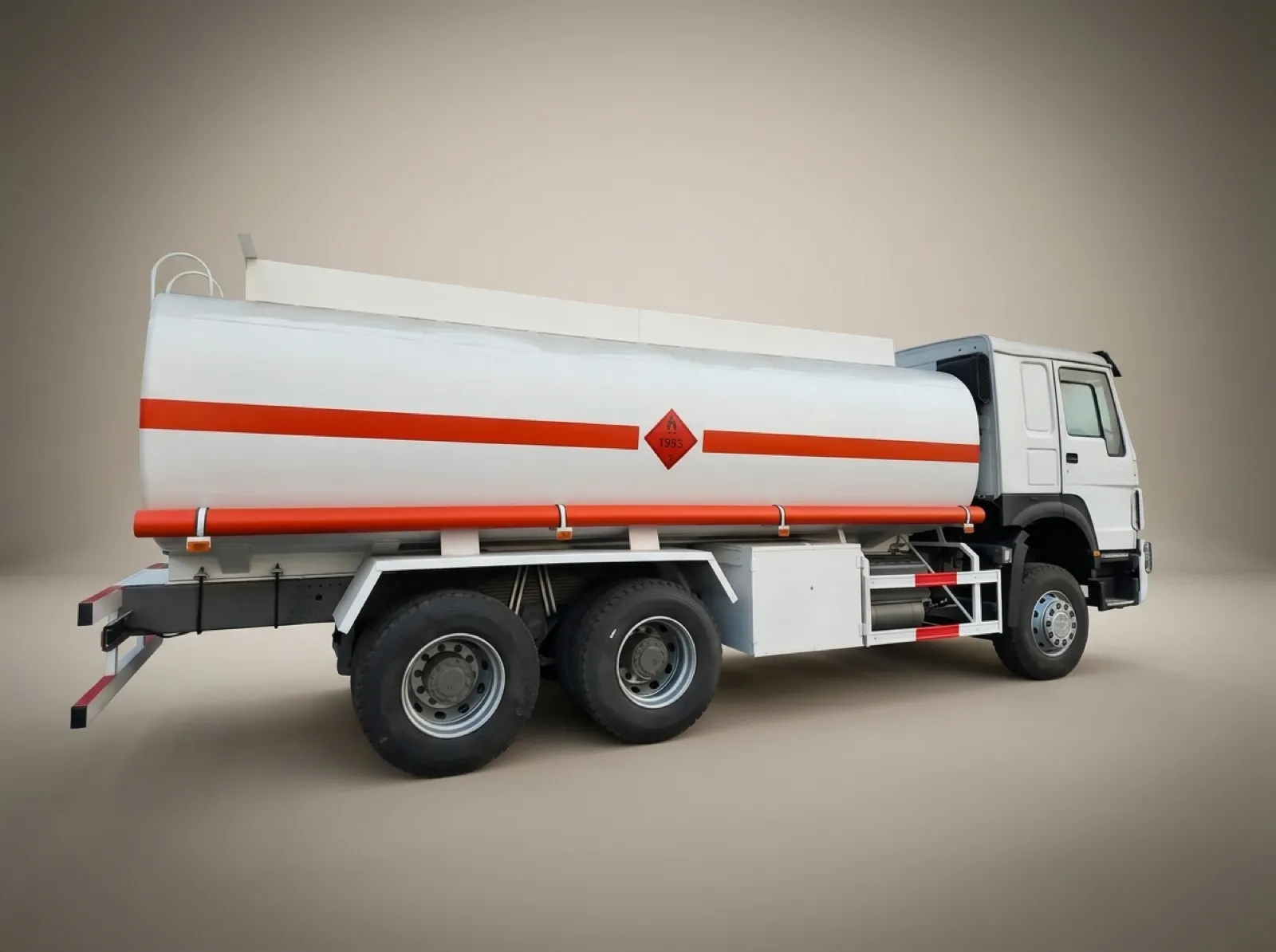 HOWO 6×4 Fuel Tanker Truck – Side tank view