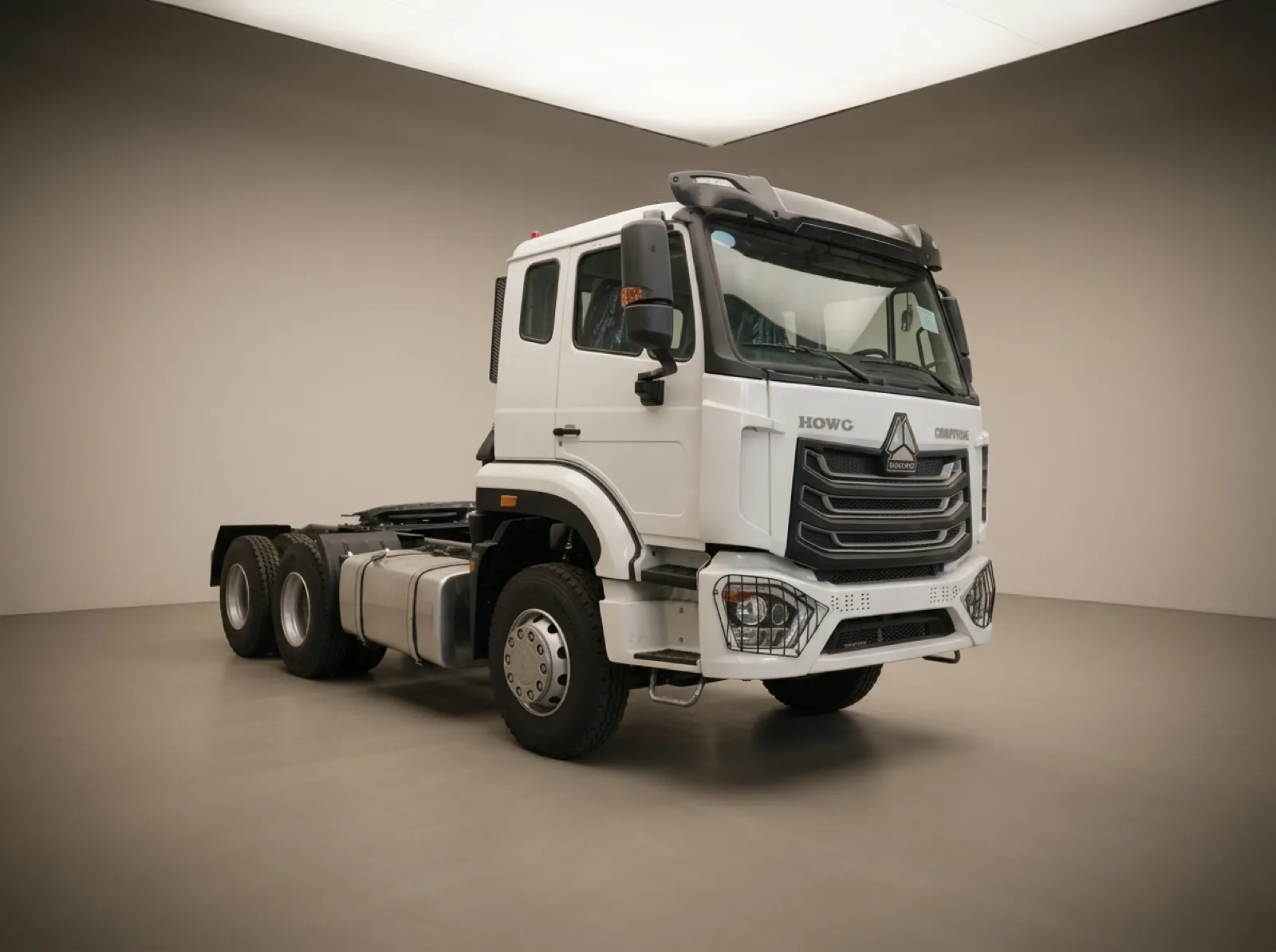 HOWO NX 6×4 Tractor Truck – Front three-quarter view