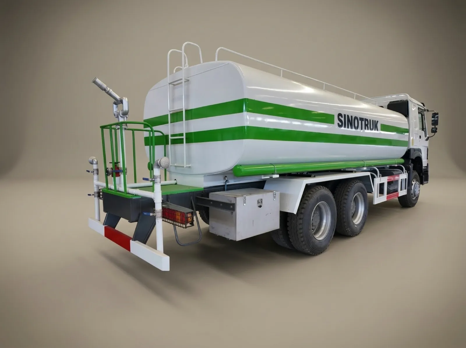 HOWO 6×4 Water Sprinkler Truck – Rear three-quarter tank view