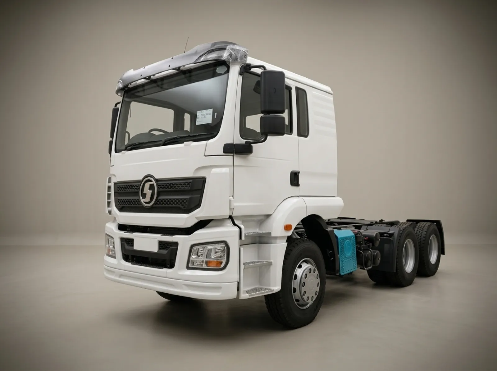 SHACMAN H3000 6×4 Tractor Truck – Front three-quarter view