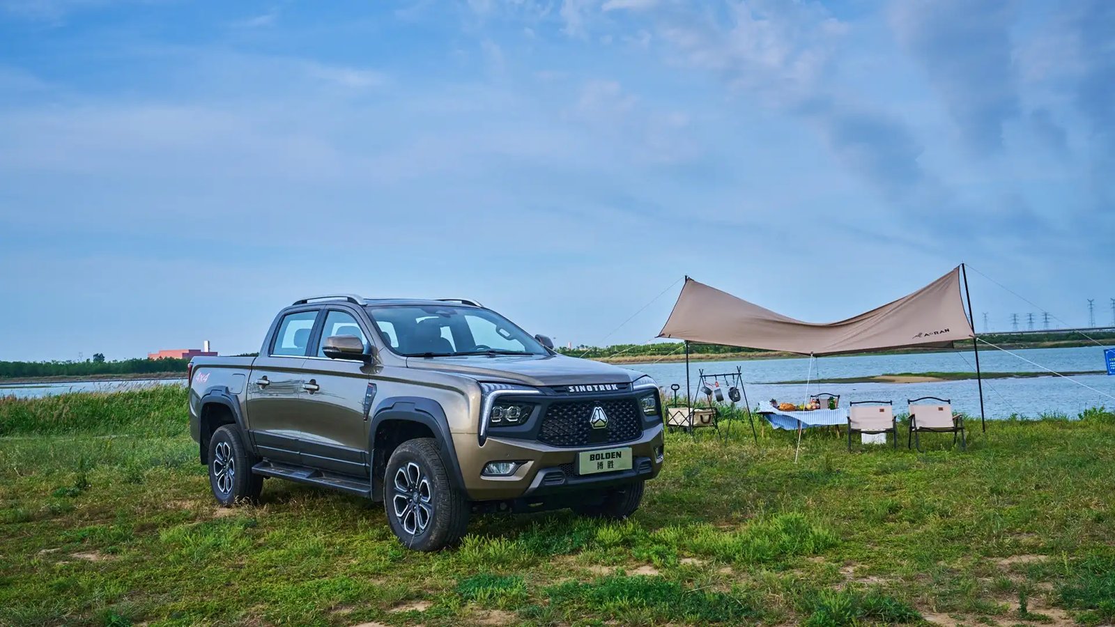 SINOTRUK BOLDEN S7 pickup truck outdoors